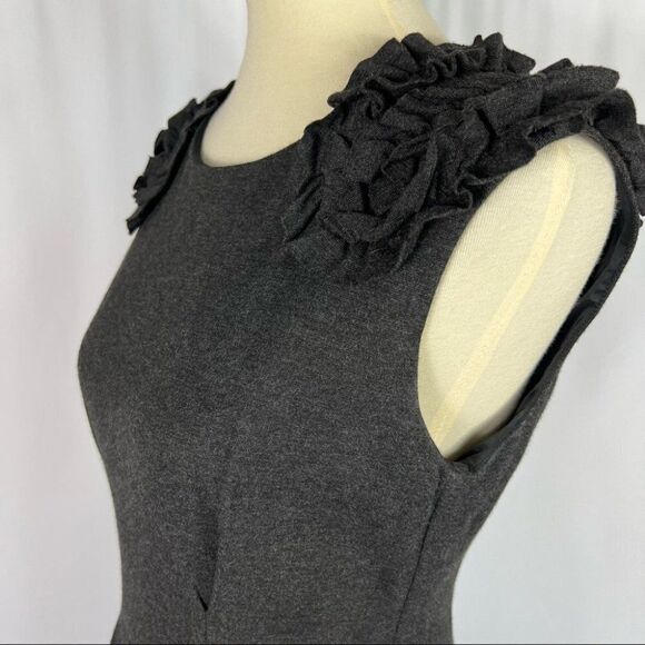 Trina Turk Ruffle Shoulder Charcoal Gray Sleeveless Sheath Dress 2107130 Sz 8 - Picture 3 of 11